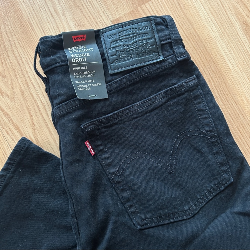 NWT Levis Wedgie Jeans Size 26 in Black Heart